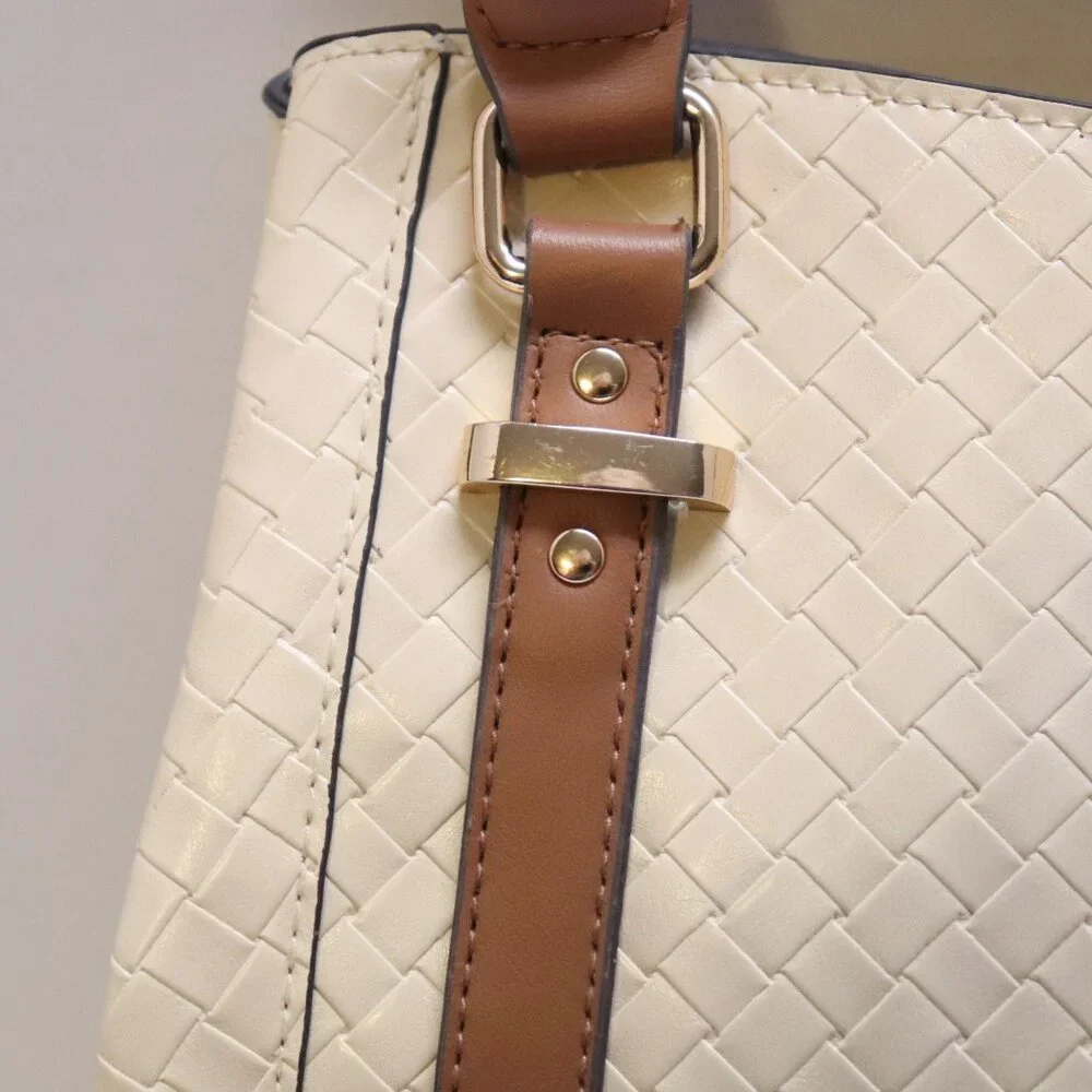 Jones NY Signature Cream Satchel Handbag in Good Condition